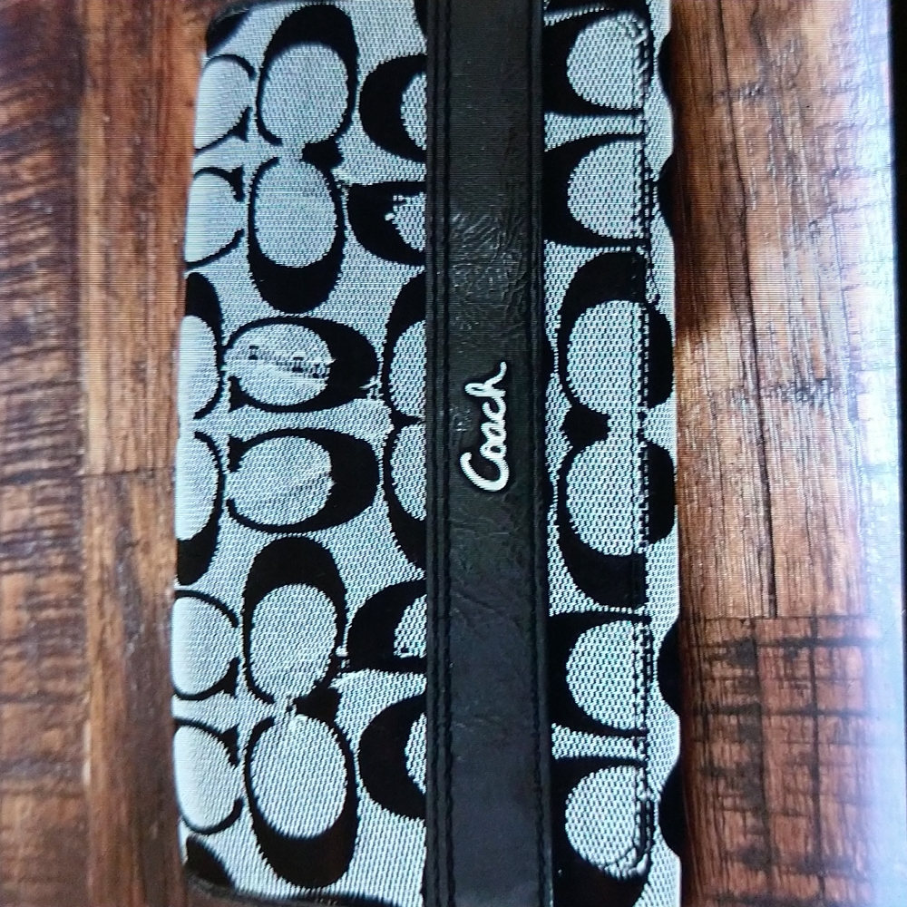 GUC. Vintage Coach logo canvas wallet.